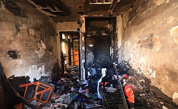 Así quedó la vivienda tras el fuego.
