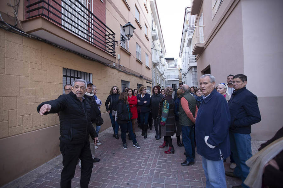 De la mano del historiador Manuel Domínguez, el paseo la ruta organizada por la asociación cultural Masip volvió a ser un éxito