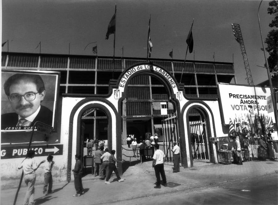 1995. El pasado del arco después de más de siete décadas recibiendo a los granadinistas.