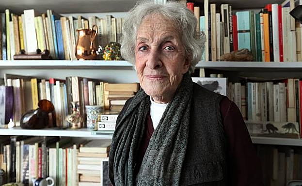 Vitale posa en Montevideo. 