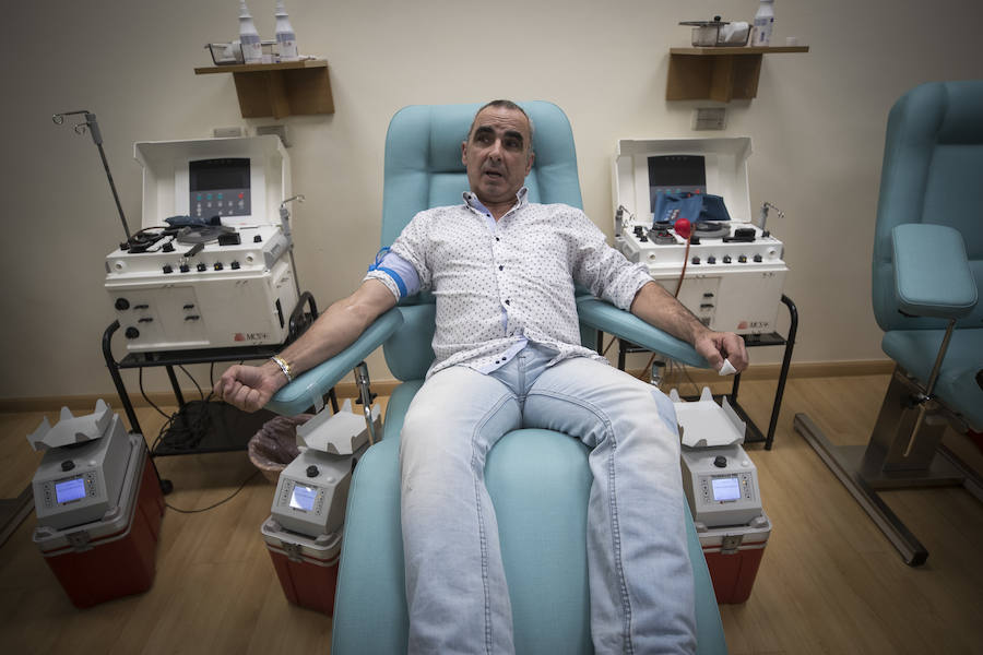 Enrique Francisco Ojea, albaicinero, es el mayor donante de sangre de España y anima a todos a que donen para ayudar a los demás 