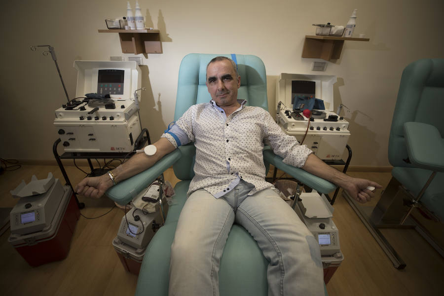 Enrique Francisco Ojea, albaicinero, es el mayor donante de sangre de España y anima a todos a que donen para ayudar a los demás 