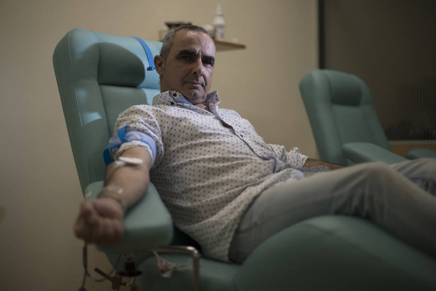 Enrique Francisco Ojea, albaicinero, es el mayor donante de sangre de España y anima a todos a que donen para ayudar a los demás 