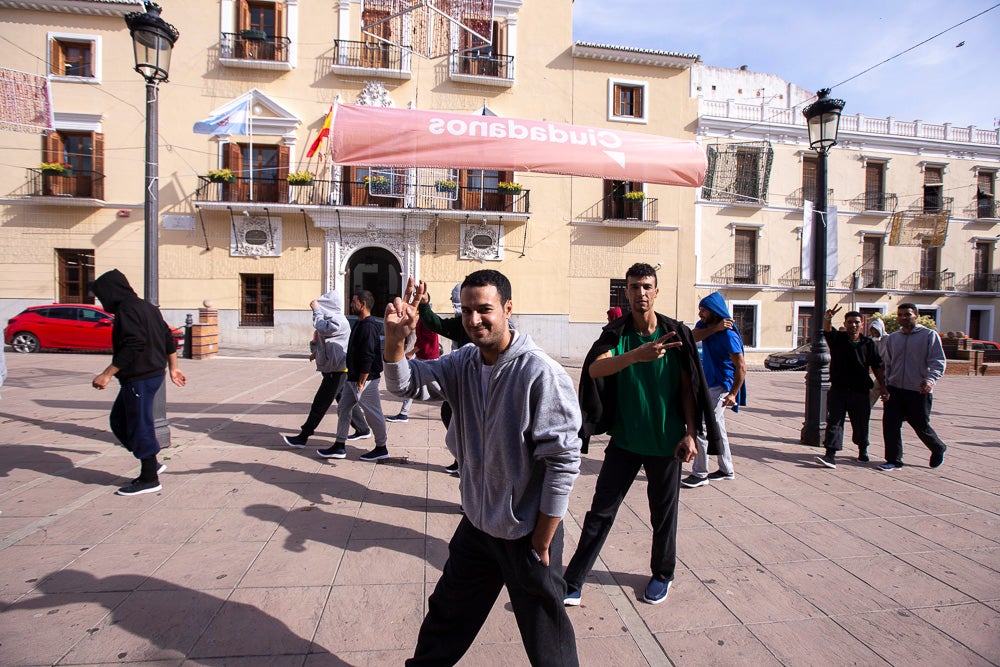 Han salido del CATE y no tienen un lugar donde quedarse estas primeras horas hasta que se dirijan a algún destino