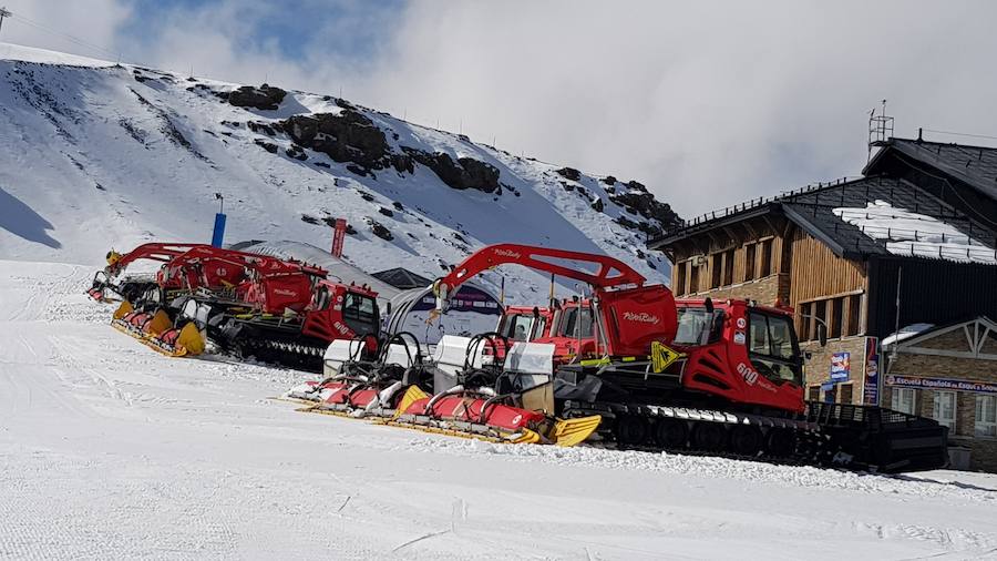 Aunque no hay novedades sobre la fecha de apertura, hoy se podía ver a personal de Cetursa trabajando en las pistas