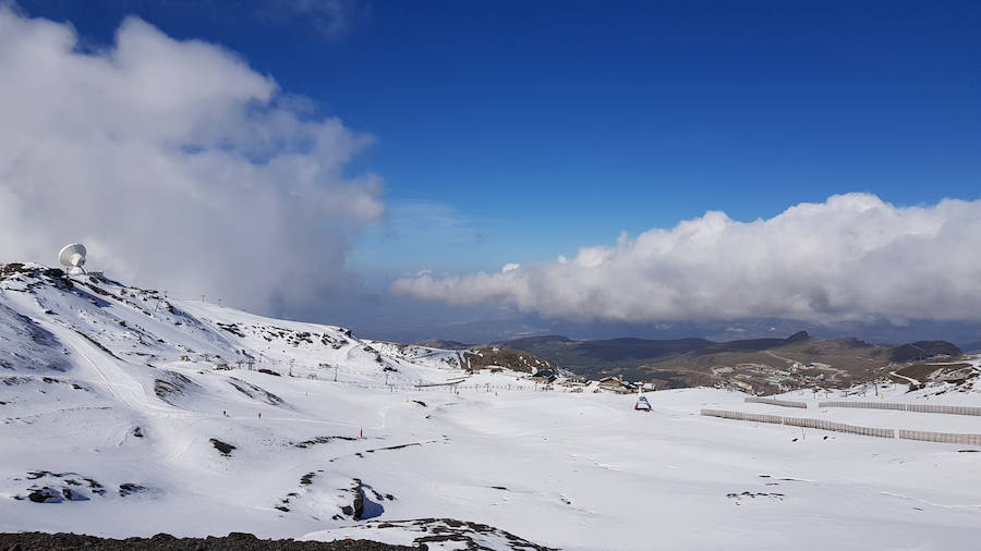 Aunque no hay novedades sobre la fecha de apertura, hoy se podía ver a personal de Cetursa trabajando en las pistas