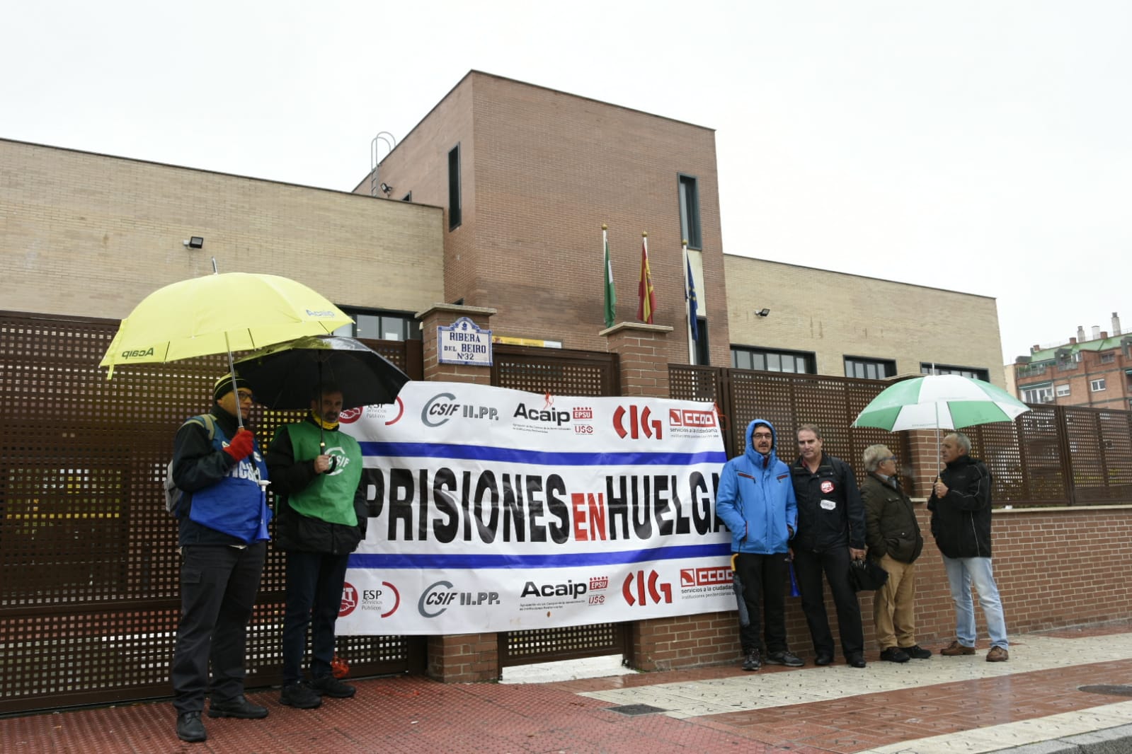 Su acción ha obligado a efectuar cortes tráfico en el distrito Beiro de la capital