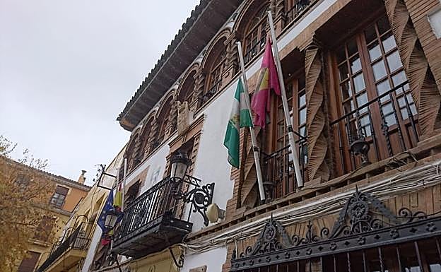 Banderas a media asta en Jódar.