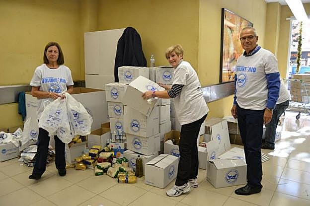 Voluntarios, en una edición anterior de la iniciativa del Banco de Alimentos.