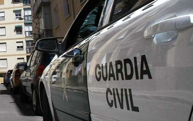 Intenta atropellar a un guardia civil y acaba con una bala en el pie por un disparo disuasorio 