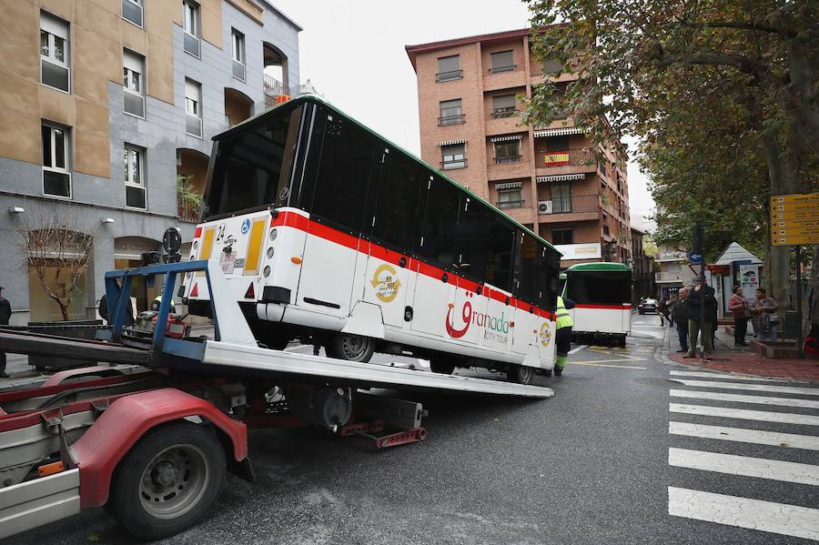 La retirada del vehículo ha obligado a cortar el tráfico en la calle Ángel Ganivet