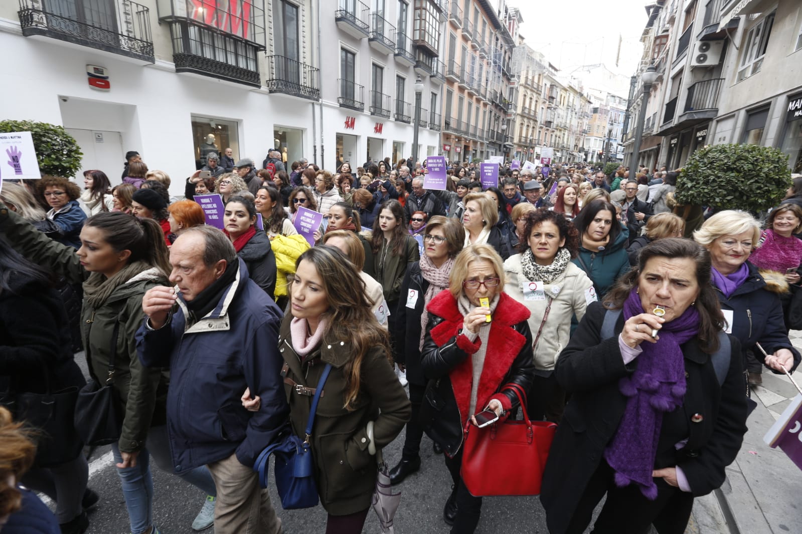Más de 3.000 personas se manifiestan contra est lacra social