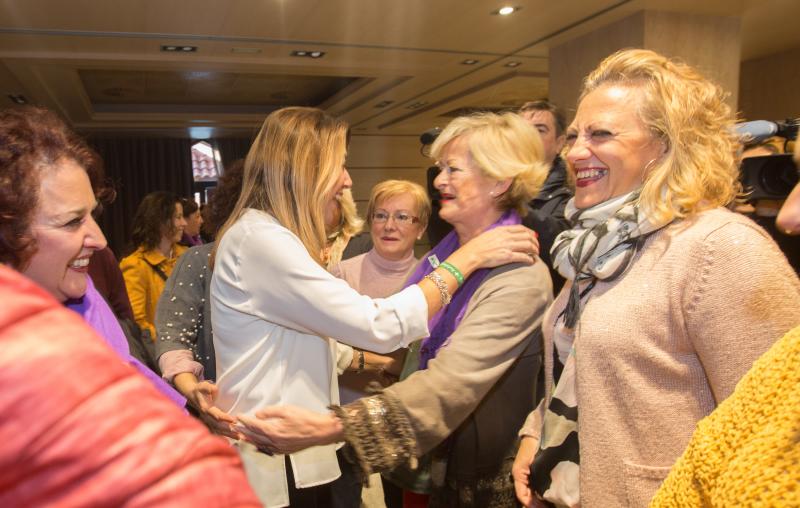 La presidenta de la Junta ha visitado Granada este 25-N en plena campaña electoral