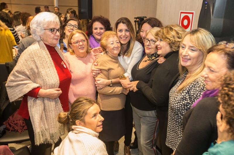 La presidenta de la Junta ha visitado Granada este 25-N en plena campaña electoral