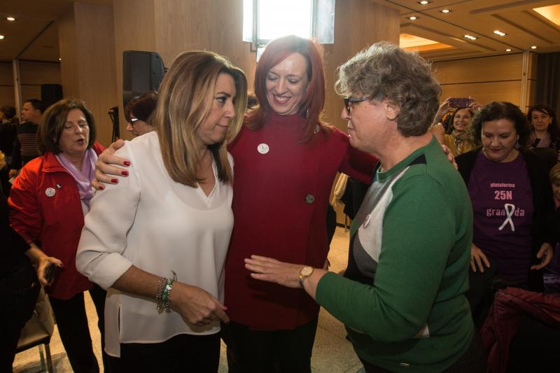 La presidenta de la Junta ha visitado Granada este 25-N en plena campaña electoral