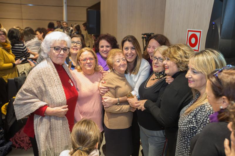 La presidenta de la Junta ha visitado Granada este 25-N en plena campaña electoral