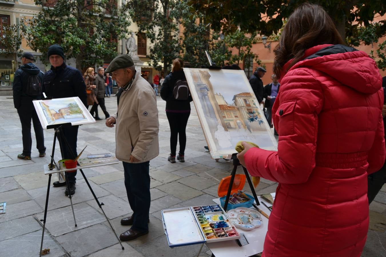Un centenar de pintores de Andalucía Oriental celebraron el domingo, 25 de noviembre, el Día Mundial de la Acuarela, en el entorno de la Catedral de Granada