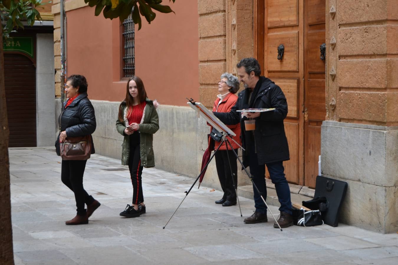 Un centenar de pintores de Andalucía Oriental celebraron el domingo, 25 de noviembre, el Día Mundial de la Acuarela, en el entorno de la Catedral de Granada