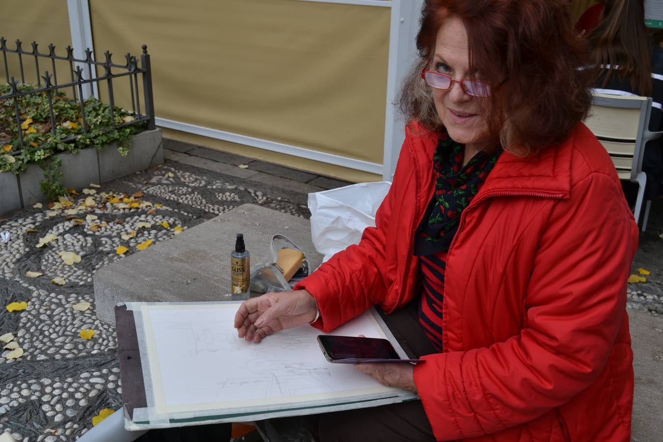 Un centenar de pintores de Andalucía Oriental celebraron el domingo, 25 de noviembre, el Día Mundial de la Acuarela, en el entorno de la Catedral de Granada