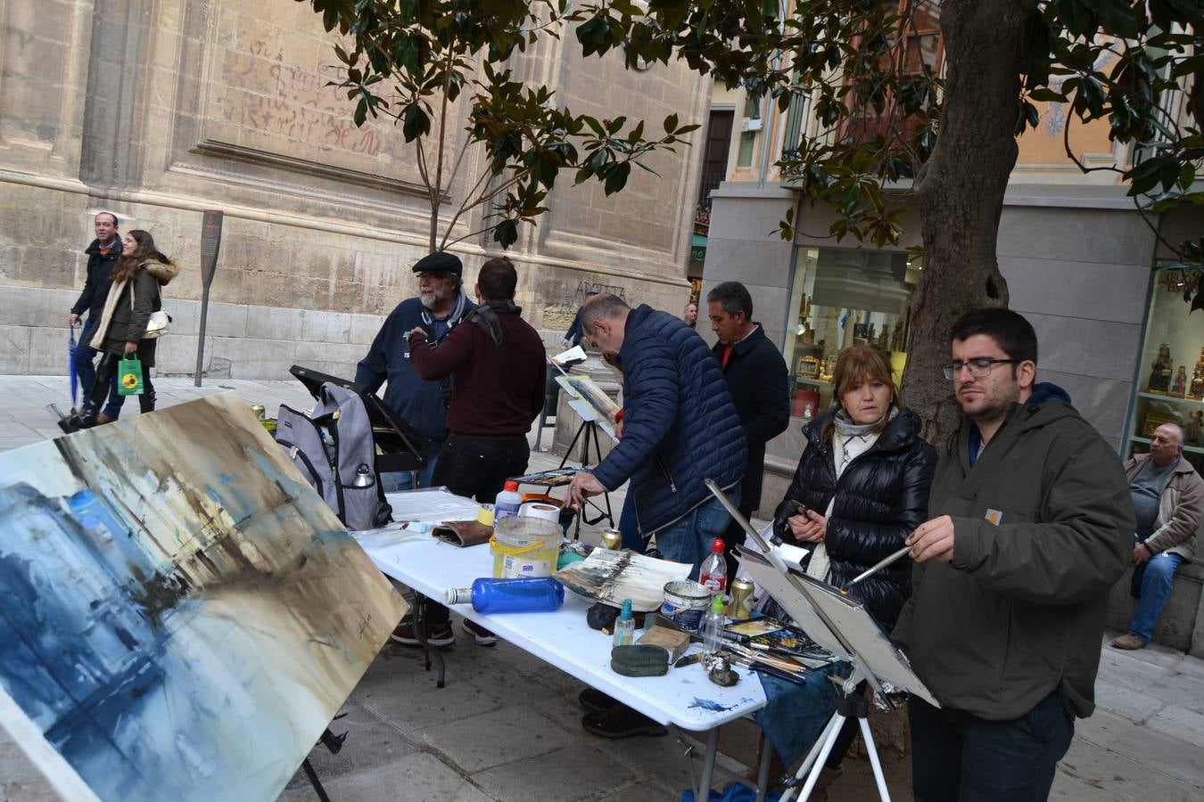 Un centenar de pintores de Andalucía Oriental celebraron el domingo, 25 de noviembre, el Día Mundial de la Acuarela, en el entorno de la Catedral de Granada