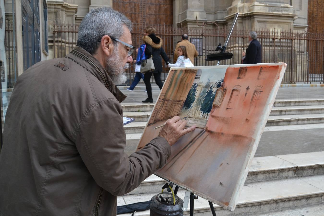 Un centenar de pintores de Andalucía Oriental celebraron el domingo, 25 de noviembre, el Día Mundial de la Acuarela, en el entorno de la Catedral de Granada