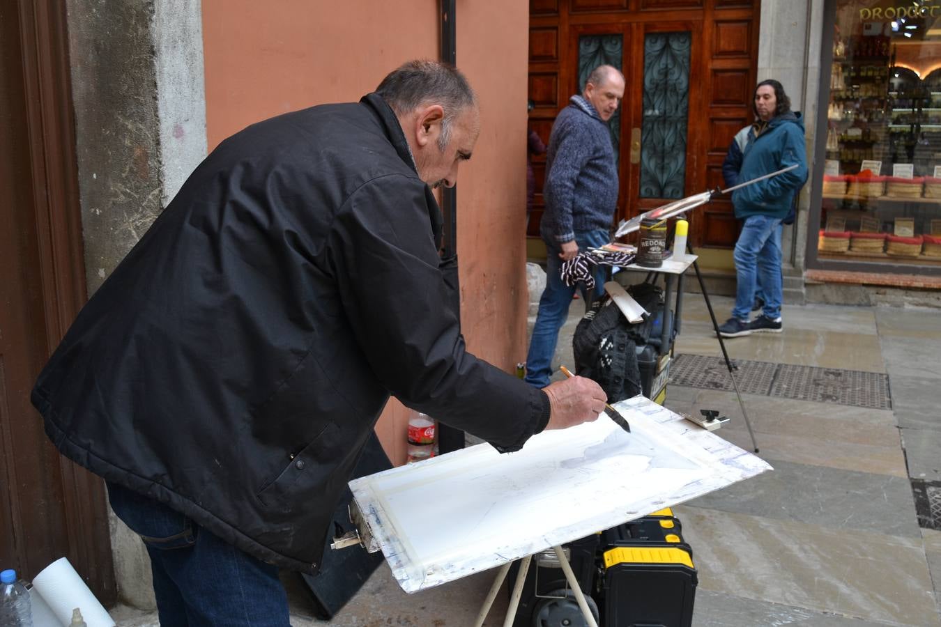 Un centenar de pintores de Andalucía Oriental celebraron el domingo, 25 de noviembre, el Día Mundial de la Acuarela, en el entorno de la Catedral de Granada