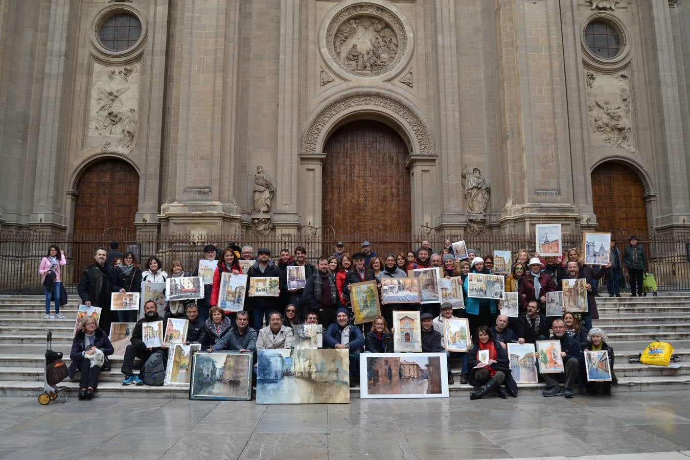 Un centenar de pintores de Andalucía Oriental celebraron el domingo, 25 de noviembre, el Día Mundial de la Acuarela, en el entorno de la Catedral de Granada