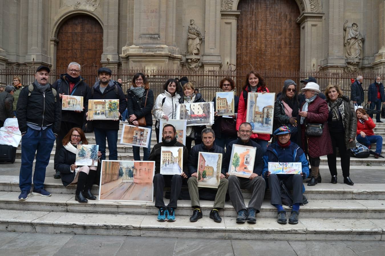 Un centenar de pintores de Andalucía Oriental celebraron el domingo, 25 de noviembre, el Día Mundial de la Acuarela, en el entorno de la Catedral de Granada