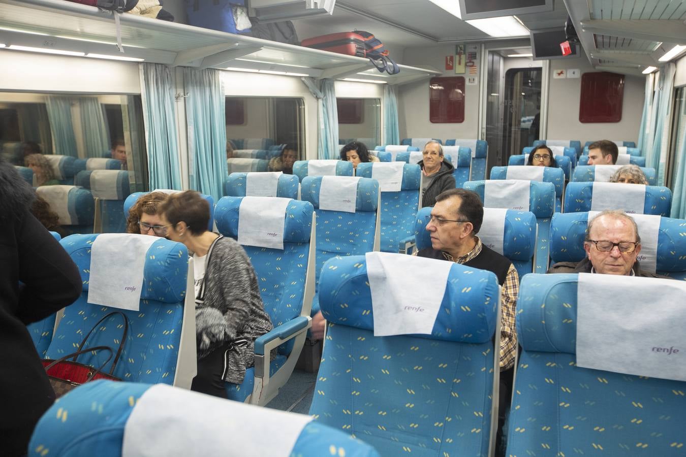 A las 7:35 horas ha partido puntual, con 110 viajeros a bordo, el Talgo que une ya Granada con Madrid en cinco horas