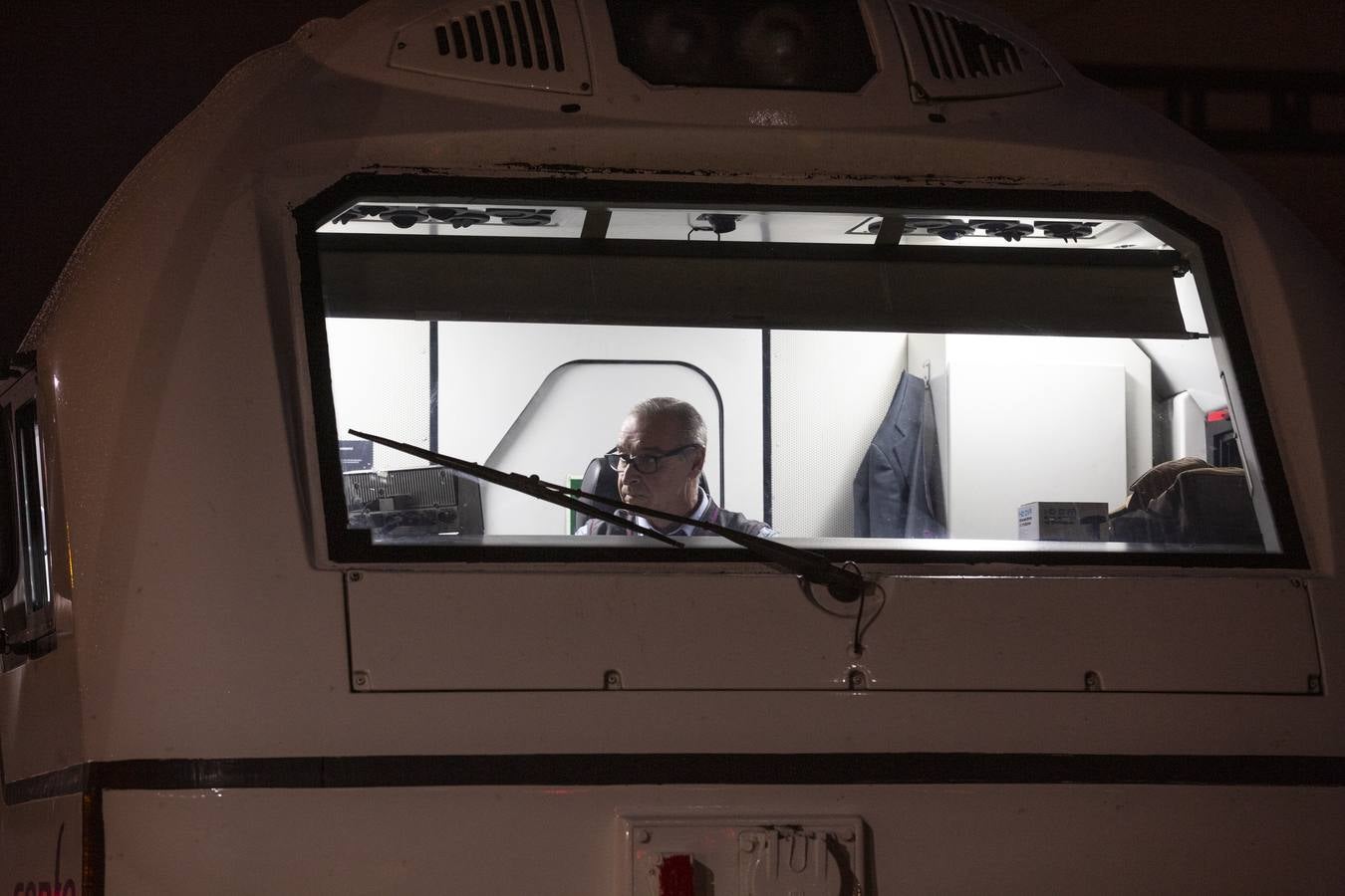 A las 7:35 horas ha partido puntual, con 110 viajeros a bordo, el Talgo que une ya Granada con Madrid en cinco horas