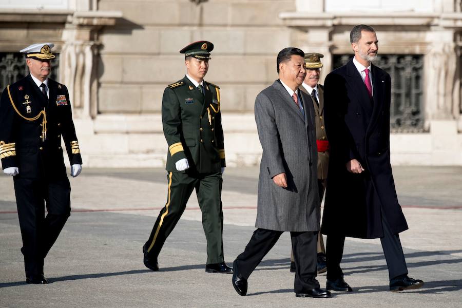 Recibimiento oficial de los Reyes al presidente de la República Popular China, Sr. Xi Jinping y su esposa, Peng Liyuan, en el Palacio Real de Madrid.