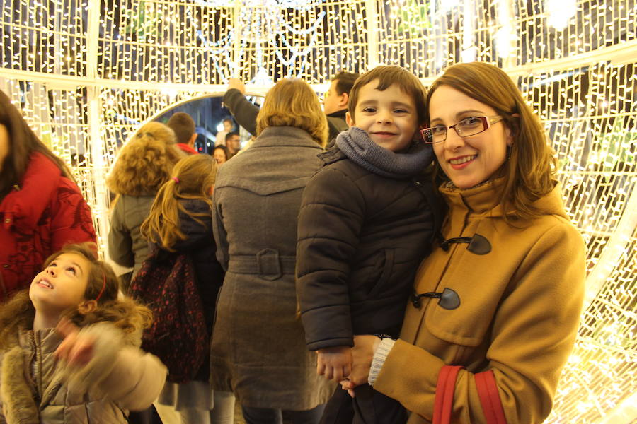 Este jueves se ha inaugurado el alumbrado navideño en la capital