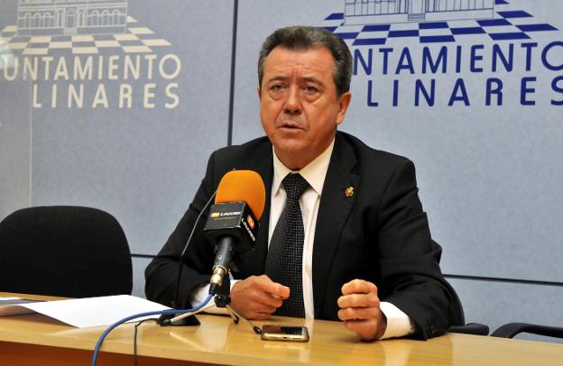 El alcalde de Linares, Juan Fernández, en su intervención. 