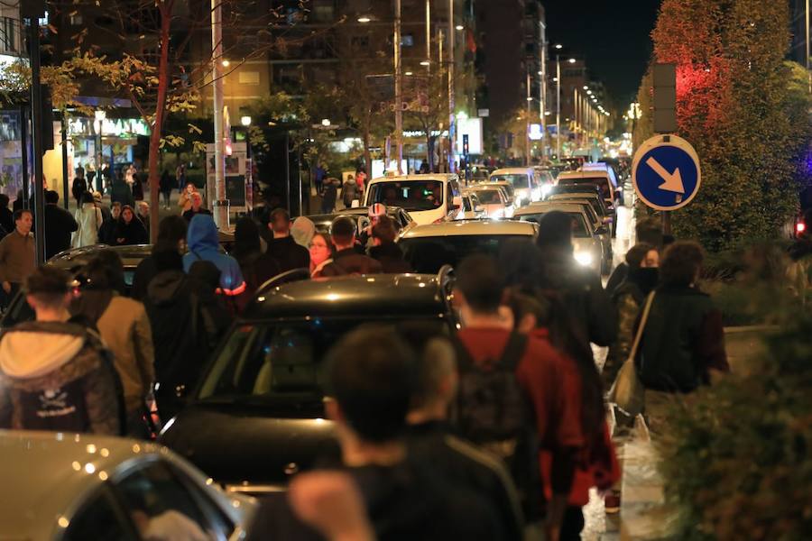 La concentración, convocada a las 18.00 horas, ha derivado en una manifestación que ha obligado a cortar calles del centro.