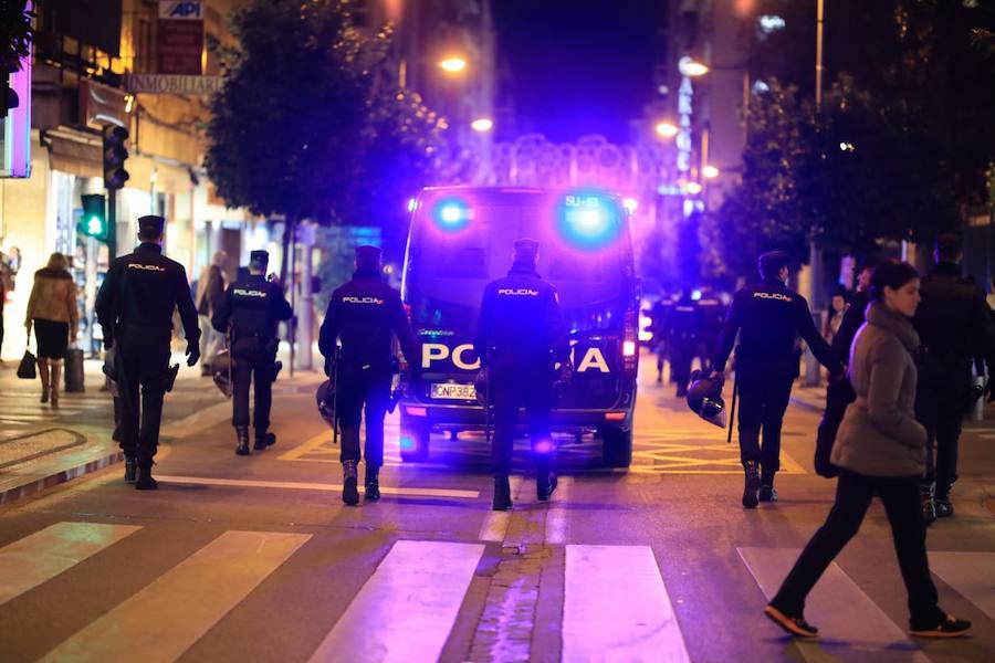 La concentración, convocada a las 18.00 horas, ha derivado en una manifestación que ha obligado a cortar calles del centro.