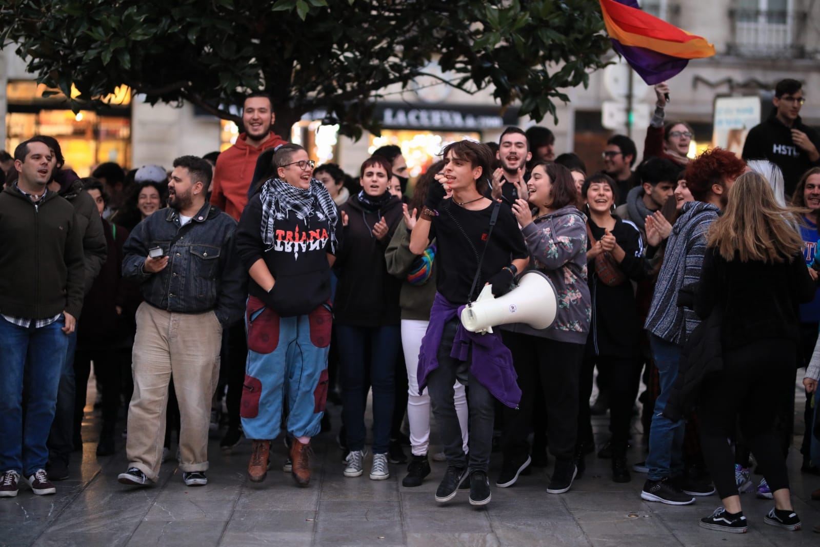 La concentración, convocada a las 18.00 horas, se desarolla con tranquilidad