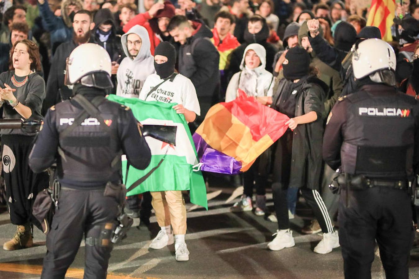 La concentración, convocada a las 18.00 horas, ha derivado en una manifestación que ha obligado a cortar calles del centro.