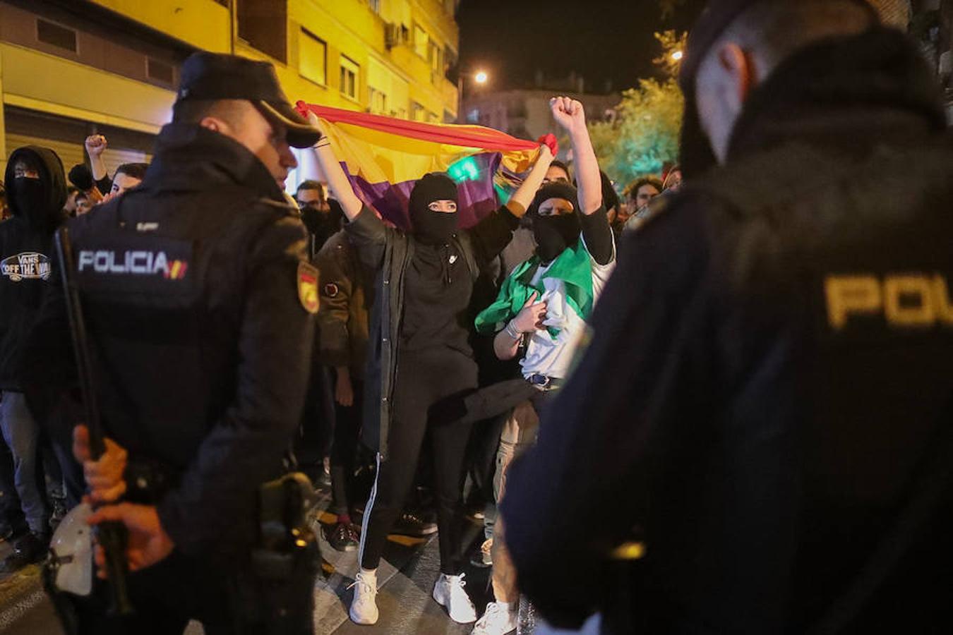 La concentración, convocada a las 18.00 horas, ha derivado en una manifestación que ha obligado a cortar calles del centro.