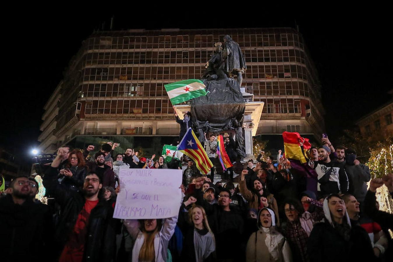 La concentración, convocada a las 18.00 horas, ha derivado en una manifestación que ha obligado a cortar calles del centro.