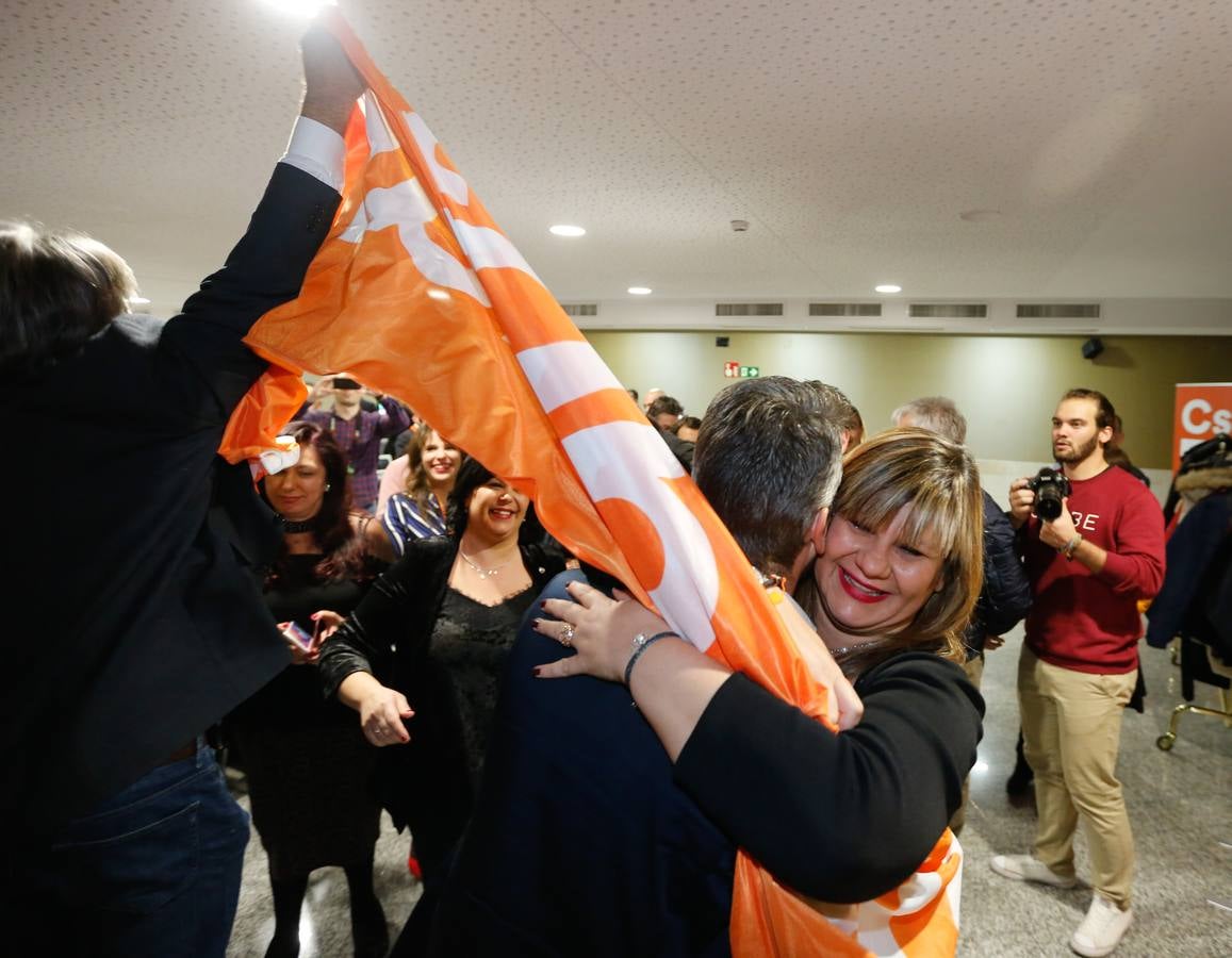 Repaso en instantáneas de una jornada intensa de elecciones en Granada