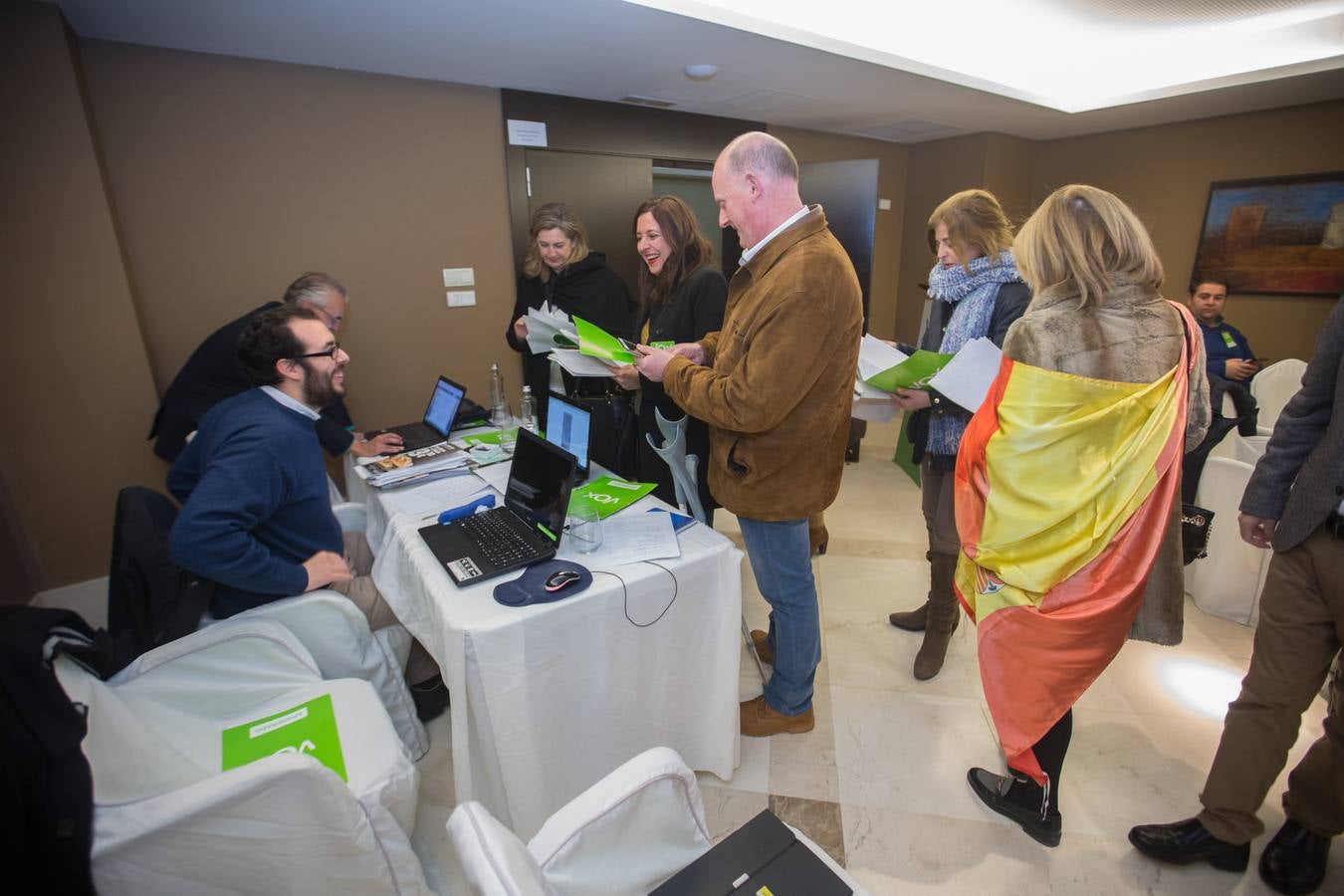 Repaso en instantáneas de una jornada intensa de elecciones en Granada