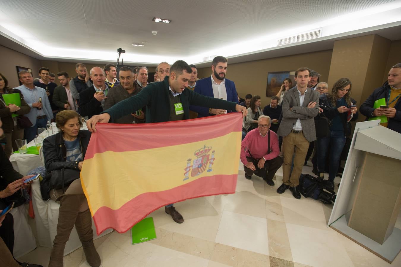 Repaso en instantáneas de una jornada intensa de elecciones en Granada