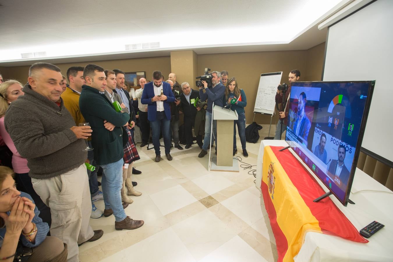 Repaso en instantáneas de una jornada intensa de elecciones en Granada