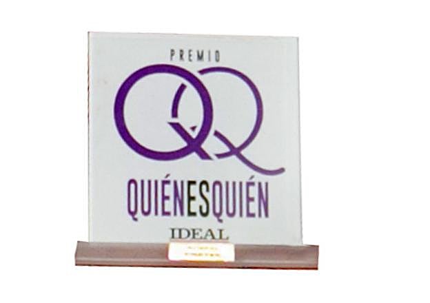 Galardón que se entrega a las premiadas.