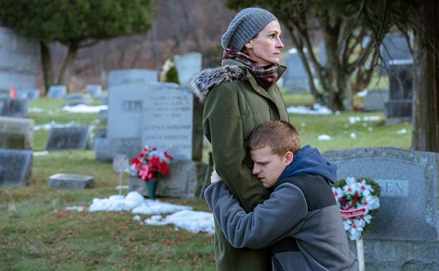 Julia Roberts y Lucas Hedges, en un fotograma de la película.