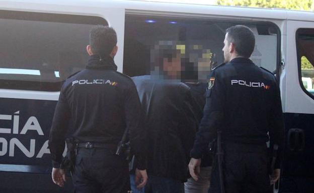 Detenidos los tres atracadores de un salón de juegos en La Cañada