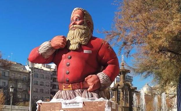Papá Noel frente a la Fuente de las Batallas