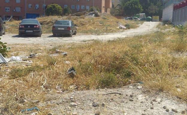 El PSOE critica el «mal estado» de los aparcamientos junto al centro de salud de Expansión Norte