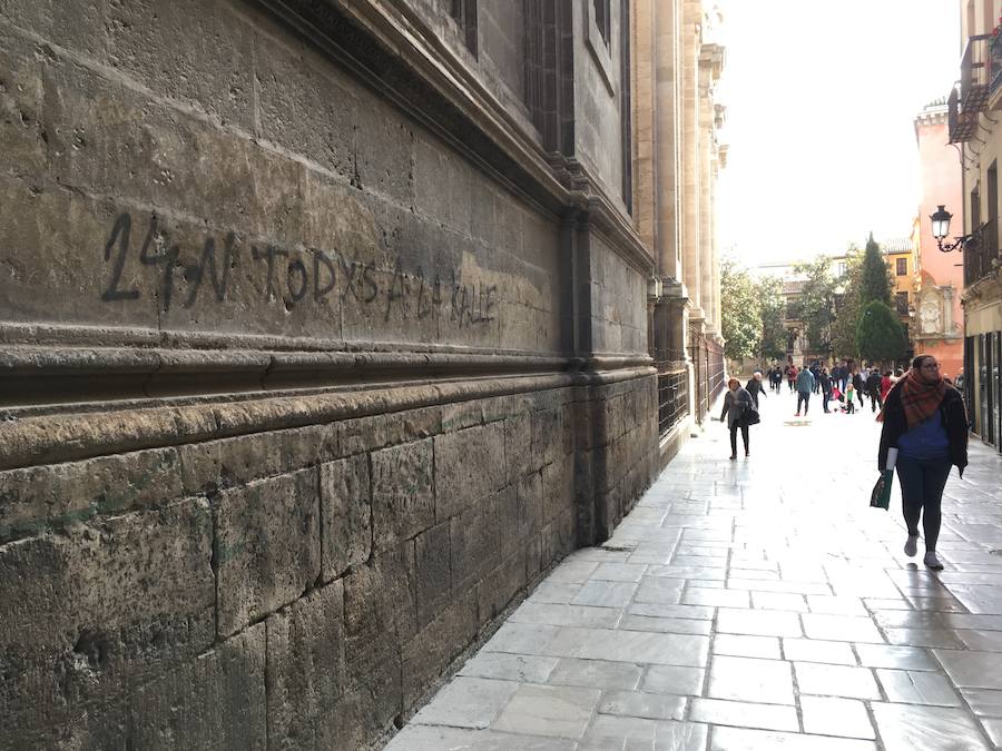 El Arzobispado ha detectado dos pintadas recientes, investigadas por la Policía Local, que se suman a las que no se pueden borrar o 'reaparecen' con el tiempo