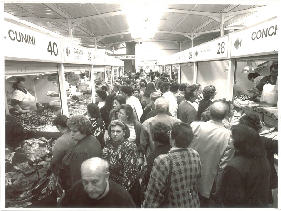 Ambiente en el mercado de La Romanilla. 1991